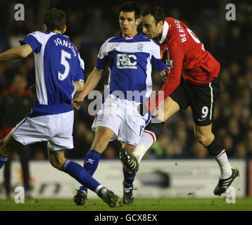 Dimitar Berbatov von Manchester United erzielt beim Spiel der Barclays Premier League im St. Andrew's Stadium, Birmingham, sein Tor zum ersten Tor. Stockfoto