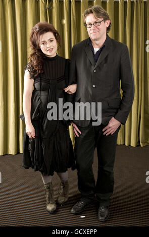 Helena Bonham Carter und Nigel Slater werden bei einer Vorführung für ihren neuen Film Toast auf der BAFTA in London zu sehen sein. Stockfoto