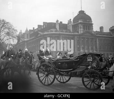 Royalty - Prinz Albert, Herzog von York und Lady Elizabeth Bowes-Lyon Hochzeit - London Stockfoto