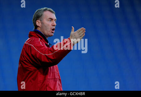 Chesterfield-Manager John Sheridan während der npower Football League Two im B2net Stadium, Chesterfield. Stockfoto