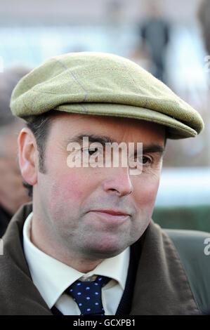 Pferderennen - das Winterfestival - Gentlemen's Day - Rennbahn Newbury. Trainer Alan King Stockfoto