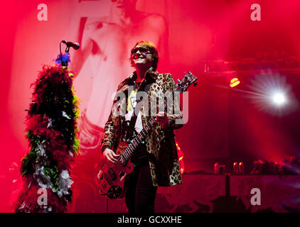 Nicky Wire von den Manic Street Preachers tritt live beim XFM Winter Wonderland Konzert auf, in der O2 Brixton Academy im Süden Londons. Stockfoto