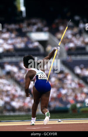 Leichtathletik - Olympische Spiele 1996 in Atlanta - Damen-Javelin - Gruppe A. die britische Tessa Sanderson in Aktion im Damen-Javelin. Stockfoto