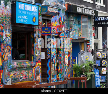 Die Bulldog-Coffee-Shop im Rotlicht Bezirk, Amsterdam, Holland, Niederlande, Europa Stockfoto