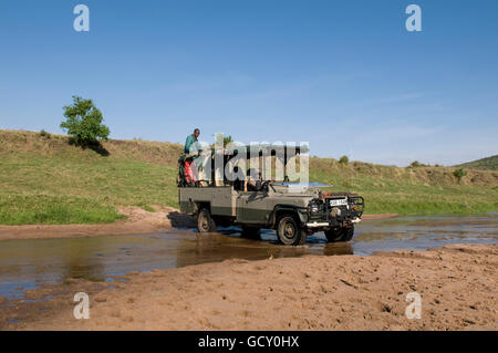 Jeep während einer Safari Masai Mara National Reserve, Kenia, Afrika Stockfoto