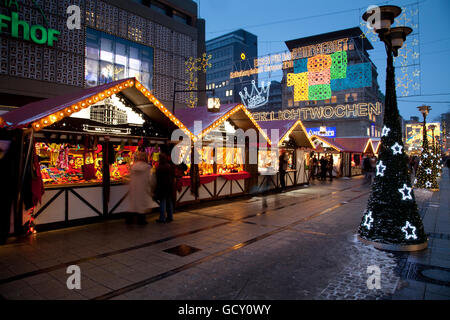 Weihnachtsmarkt am Kettwiger Straße, Essen Licht Wochen, Essen, Ruhrgebiet, Nordrhein-Westfalen Stockfoto