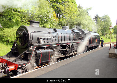BRITISCHE Eisenbahnen STANDARD CLASS 4MT 4-6-0 NO.75078 A British Railways Dampflokomotive Zug Standardklasse Eisenbahn Lokomotive Stockfoto