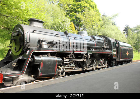 BRITISCHE Eisenbahnen STANDARD CLASS 4MT 4-6-0 NO.75078 A British Railways Dampflokomotive Zug Standardklasse Eisenbahn Lokomotive Stockfoto