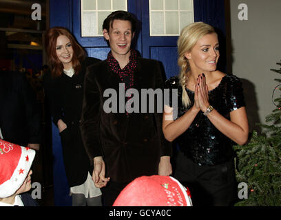 Karen Gillan (links), Matt Smith (Mitte) und Katherine Jenkins besuchen eine Vorführvorführung für das Doctor Who Christmas Special im BFI Southbank, London. Stockfoto