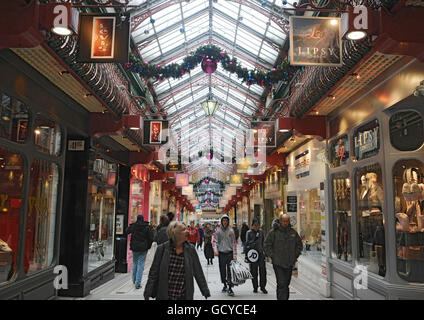 Weihnachts-Shopping 2010 - Leeds Stockfoto