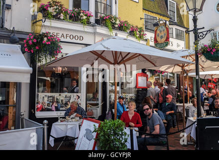 American Diner Essen außerhalb der berühmten englischen Seafood Restaurant und Oyster Bar in The Lanes Brighton UK Stockfoto