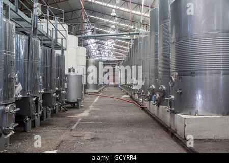 Weingut Vergärung Edelstahltanks in Santiago Chile Stockfoto