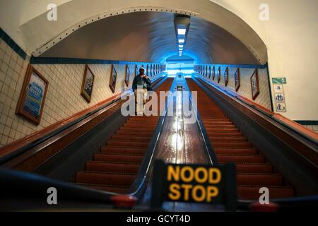 St. Anna-Tunnel, ein Fußgängertunnel unter dem Fluss Schelde. Antwerpen, Brüssel. Stockfoto