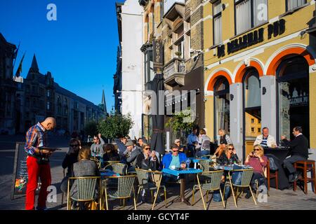 Cafe und Restaurant am Korenmarkt im historischen Stadtzentrum, Gent, Belgien Stockfoto