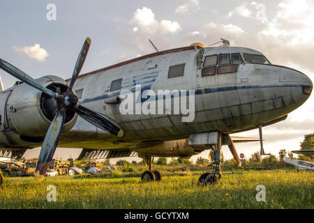 Das Luftfahrtmuseum Belgrad - die Iljuschin Il-14 sowjetischen Transportflugzeuge (NATO-Codename: Kiste) Stockfoto