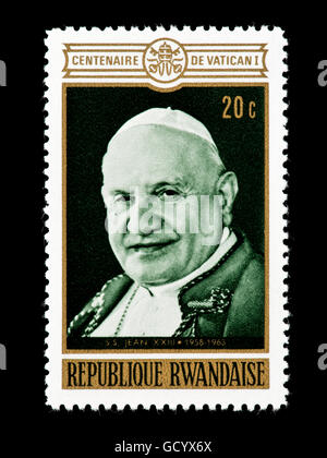 Briefmarke aus Ruanda Darstellung Papst John XXIII Stockfoto