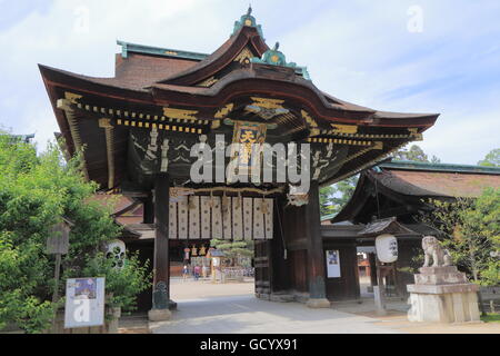 Menschen besuchen Kitano Tenmangu Schrein in Kyoto Japan. Stockfoto