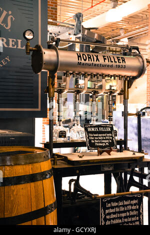 Im White Rabbit Bottle Shop bei der Jack Daniel's Distillery Tour wird der gedenken abgefüllten Whiskey in Lynchburg, TN, USA, gefördert Stockfoto