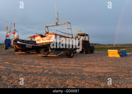 Licht und ein Regenbogen am Strand von Cley nächsten Sea, Norfolk, England Stockfoto