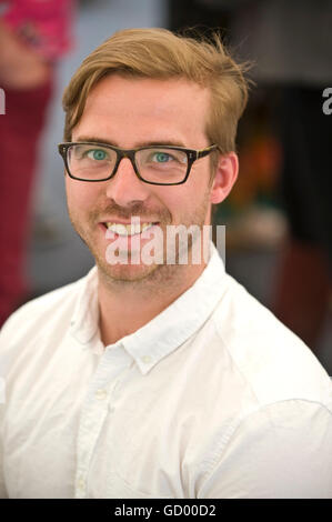 Philip Ellis Mitbegründer der Blaze Hightech-Rad Lichter am NACUE Podiumsdiskussion zum Thema Young Entrepreneurship und Innovation an Hay Festival 2016 Stockfoto