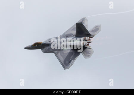 Flügelspitze Wirbel von USAF F-22A in 2016 Royal International Air Tattoo. Stockfoto