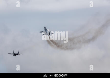 Paar von polnischen Tontraktur Ankunft in Fairford auf 2016 Royal International Air Tattoo. Stockfoto