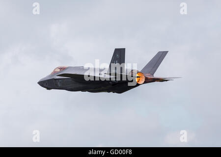 US Marinekorps f-35 Lightning II rauscht in den Himmel 2016 Royal International Air Tattoo. Stockfoto