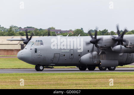 Italienische Luftwaffe Super Hercules Landung auf 2016 Royal International Air Tattoo abgebildet. Stockfoto