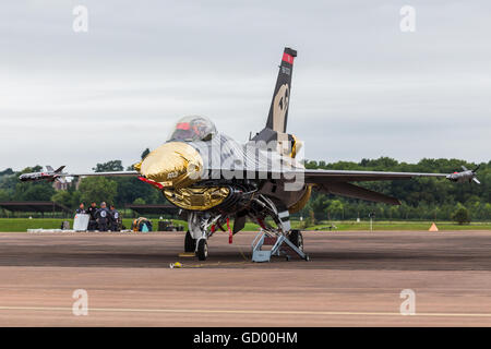 Türkische Luftwaffe Viper Display "Soloturk" abgebildet auf 2016 Royal International Air Tattoo überdeckt. Stockfoto