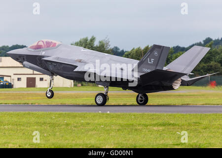 F-35A Lightning II rollt auf die Startbahn abgebildet auf 2016 Royal International Air Tattoo. Stockfoto