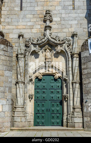 Haupttür der Guarda Kathedrale. Guarda, Portugal. Stockfoto