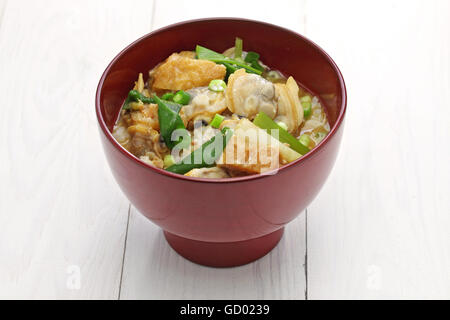Fukagawadon, Miso-Geschmack gekocht Muscheln Reisschüssel, japanisches traditionelles Essen Stockfoto