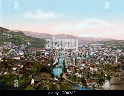 Blick auf Sarajevo aus dem Norden am Ende des 19. Jahrhunderts, Photochrom print c 1890-1900. Stockfoto