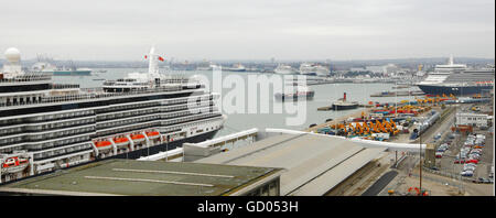 Kreuzfahrtschiffe in Southampton Stockfoto