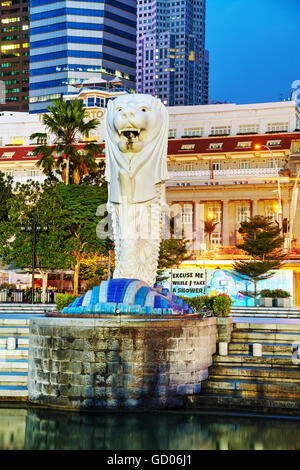 Singapur - NOVEMBER 1: Übersicht über die Marina Bay mit der Merlion auf 1. November 2015 in Singapur. Stockfoto