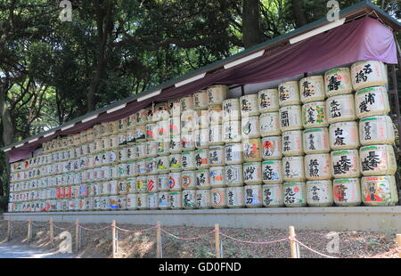 Bunte japanischen Sake-Fässer in Tokio. Stockfoto