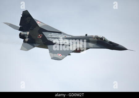 Fairford, Vereinigtes Königreich. 9. Juli 2016. Das Royal International Air Tattoo 2016 vorgesehen eine große Anzeige der modernen militärischen und zivilen Flugzeugen Credit: Uwe Deffner/Alamy Live News Stockfoto