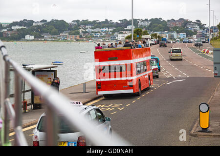 Poole, Dorset, UK. 10. Juli 2016. Hants & Dorset (mehr Bus) Jubiläum feiert im Stil zum 100. Geburtstag an Poole Quay mit Oldtimer Busfahrten, Displays und Familienunterhaltung. Bildnachweis: Carolyn Jenkins/Alamy Live-Nachrichten Stockfoto