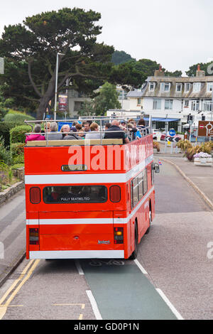 Poole, Dorset, UK. 10. Juli 2016. Hants & Dorset (mehr Bus) Jubiläum feiert im Stil zum 100. Geburtstag an Poole Quay mit Oldtimer Busfahrten, Displays und Familienunterhaltung. Bildnachweis: Carolyn Jenkins/Alamy Live-Nachrichten Stockfoto