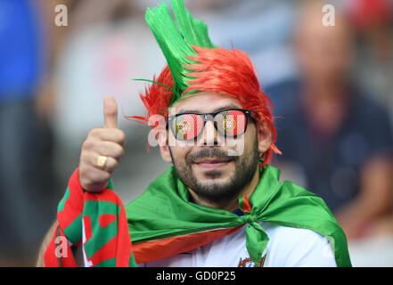 Saint-Denis, Frankreich. 10. Juli 2016. Ein Verfechter von Portugal jubelt im UEFA EURO 2016 Fußball-Endspiel zwischen Portugal und Frankreich im Stade de France, Saint-Denis, Frankreich, 10. Juli 2016. Bildnachweis: Dpa picture Alliance/Alamy Live News Stockfoto