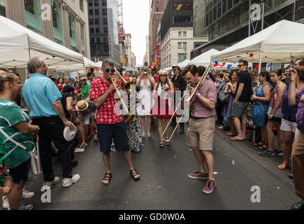 New York, Vereinigte Staaten von Amerika. 10. Juli 2016. New York, NY USA - 10. Juli 2016: Atmosphäre während der Meuterei auf der Feier am 60th Street in Manhattan Credit: Lev Radin/Alamy Live-Nachrichten Stockfoto