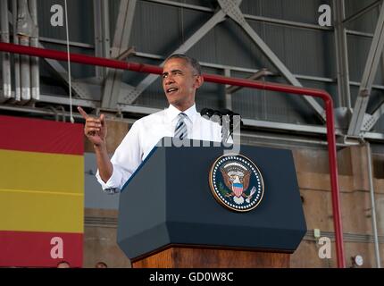 Rota, Spanien. 10. Juli 2016. US-Präsident Barack Obama spricht Familien und Angehörige bei einem Besuch in der Naval Station Rota 10. Juli 2016 in Rota, Spanien. Bildnachweis: Planetpix/Alamy Live-Nachrichten Stockfoto