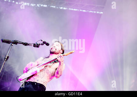 Monza Italien. 10. Juli 2016. Die schottische Rockband BIFFY CLYRO führt live auf der Bühne im Parco di Monza während der ich-Tage Festival Credit: Matteo Scalet/Alamy Live News Stockfoto