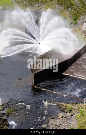 LLyn Brianne Dam und Hochwasserentlastung Rhandirmwyn Llandovery Wales Cymru UK GB Stockfoto