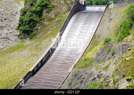 LLyn Brianne Dam und Hochwasserentlastung Rhandirmwyn Llandovery Wales Cymru UK GB Stockfoto