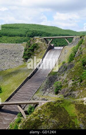 LLyn Brianne Dam und Hochwasserentlastung Rhandirmwyn Llandovery Wales Cymru UK GB Stockfoto