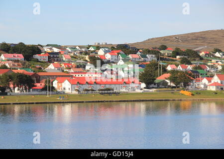 Stanley Hauptstadt der Falkland-Inseln aus dem Wasser Stockfoto