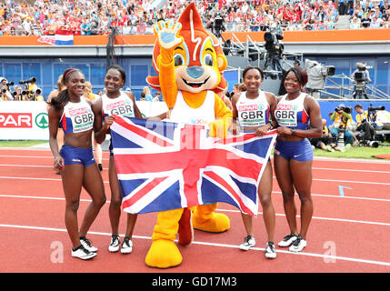 (L-R) Großbritanniens Dina Asher-Smith, Daryll Neita, Bianca Williams und Asha Philip nach dem zweiten Platz in der Frauen 4x100m Staffel Finale in Aktion während die Männer Hochsprung letzte Tag fünf der European Athletic Championships 2016 im Olympiastadion Amsterdam. Stockfoto