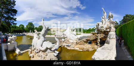 Wien, Wien: Schloss Schönbrunn: Blick auf den Neptun-Brunnen, Schloss, Österreich, Wien, 13. Stockfoto