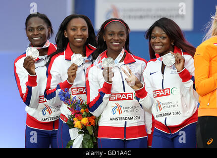 (L-R) Großbritanniens Daryll Neita, Bianca William, Dina Asher-Smith und Asha Philip nach dem zweiten Platz in der Frauen 4x100m Staffel Finale in Aktion während die Männer Hochsprung letzte Tag fünf der European Athletic Championships 2016 im Olympiastadion Amsterdam. Stockfoto